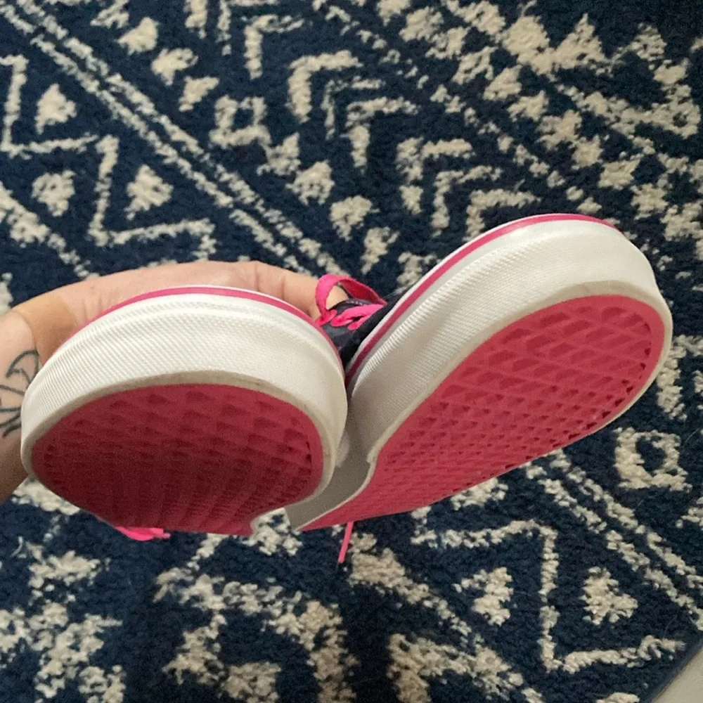Vans - Picture 6 of 8